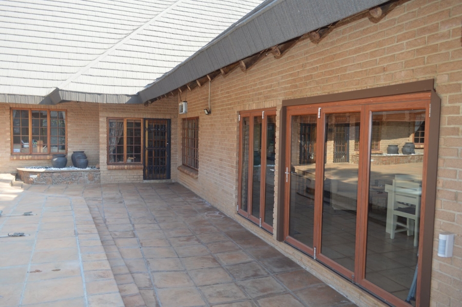 5 Bedroom Property for Sale in Wilkoppies North West